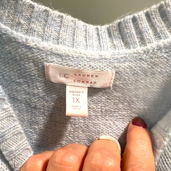 Lauren Conrad polar bear with metallic scarf sweater, 1X. - Picture 6 of 7